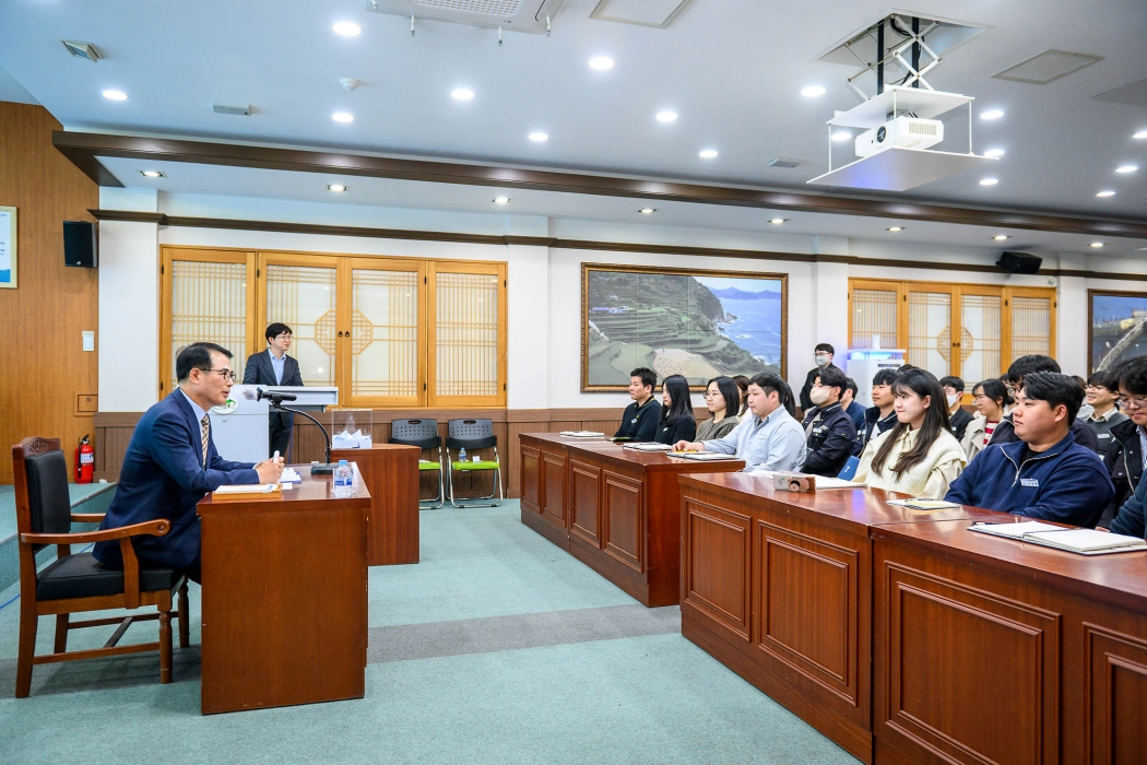 장충남 남해군수, 직원과 진솔한 대화 이어가..