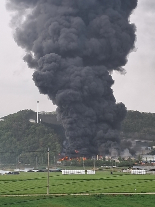 ［속보］경남 밀양 「한국카본 2공장 화재」…대응 2단계 발령