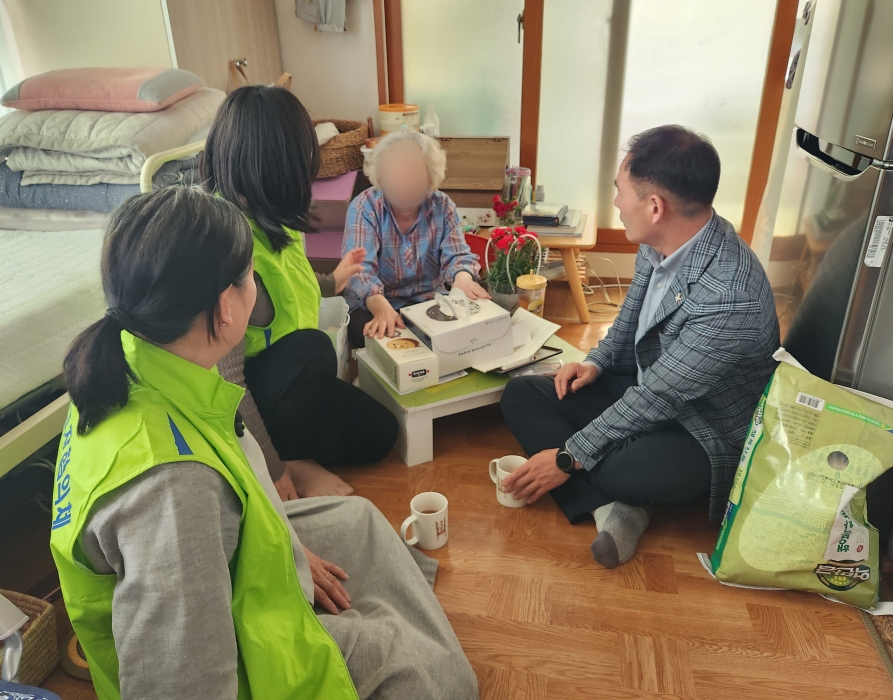 경남 창녕군 남지읍 지사협,「어버이날 맞이 홀로 어르신 가정방문」 실시