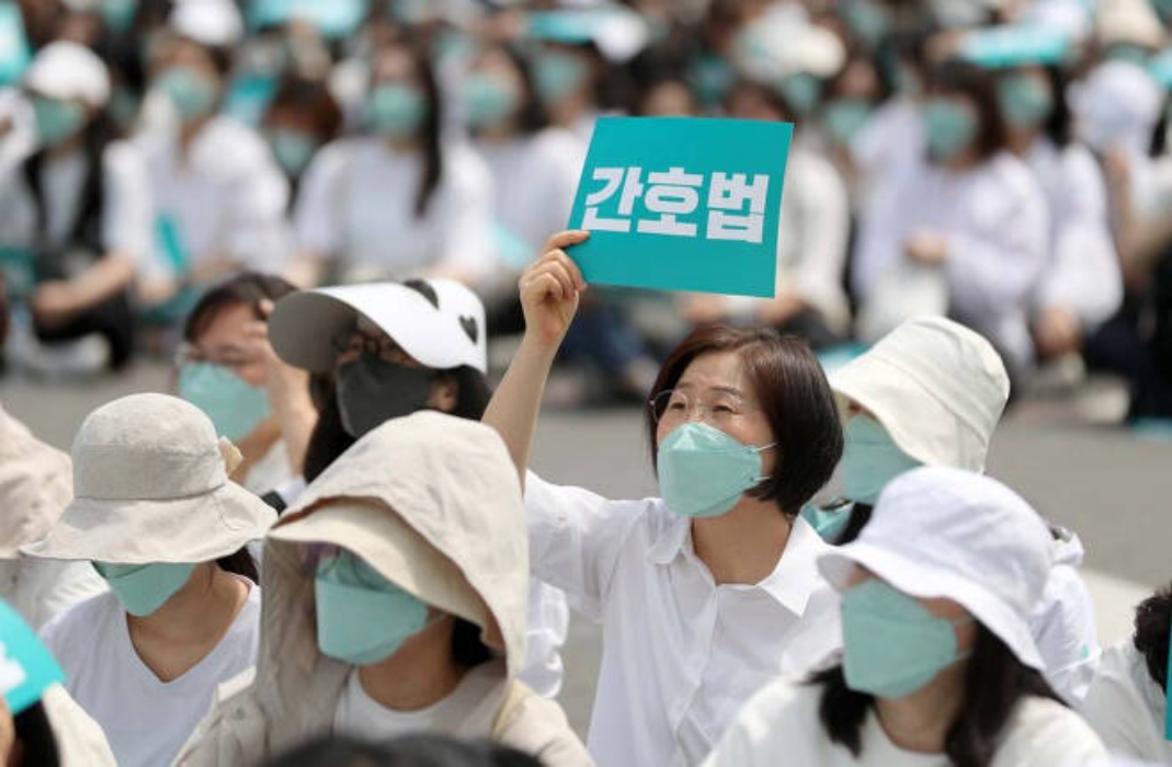 휴지 조각 된 간호법에『면허 반납』…「나이팅게일」사라지나