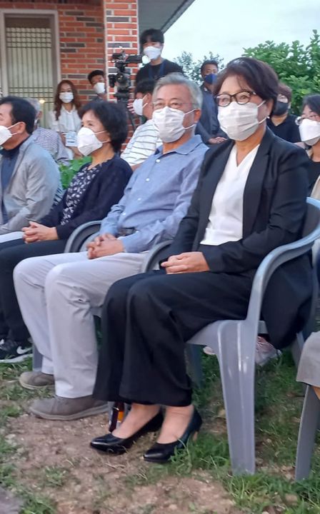 『최고의 호사』문재인 전 대통령, 평산마을 주민들과 함께 작은 음악회 감상
