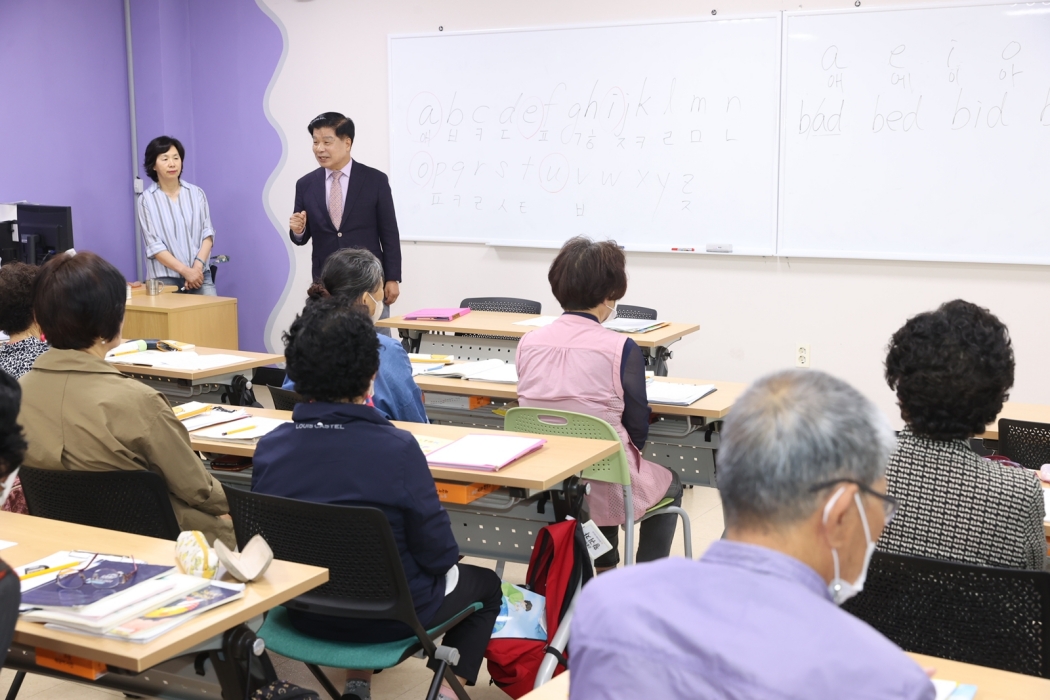 ［동정］이상근 고성군수, 중등학력인정 문해교육「글봄학교」 방문