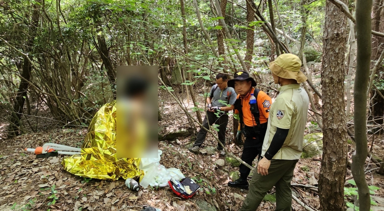 경남 남해 산속서 「길잃은 30대 실종 5일 만에 극적 구조」