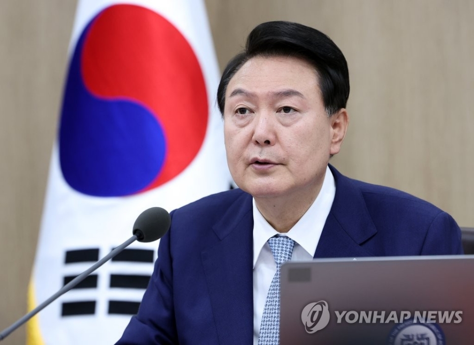 尹지지율 2.1％p 오른 38.4％…국민의힘 34.1%, 민주 30.9％