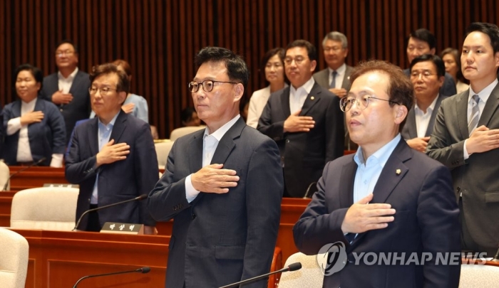 민주, 「정당한 영장 청구에 불체포특권 포기」결의 채택
