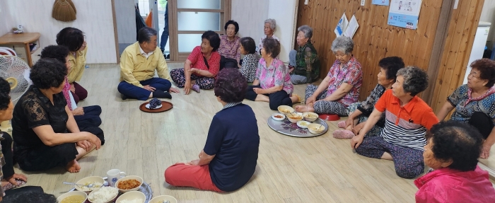 ［동정］박일호 밀양시장, 태풍「카눈」대비 경로당 어르신 안부확인
