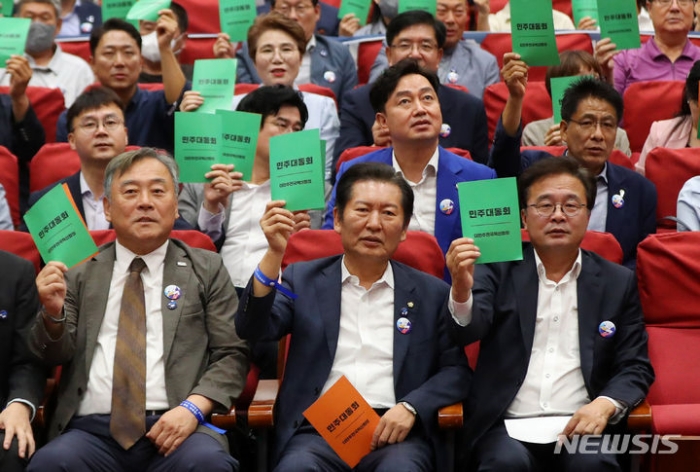 이재명 「체포안 표결」…친명 『정당하지 않아 불참』 vs 비명 『표결로 방탄정당 깨야』