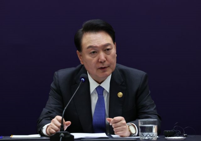 한국갤럽 『尹 지지율 33% 유지』… 민주당은 7%P 상승