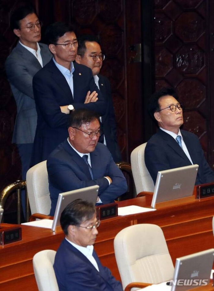 민주 원내대표 선거 … 김두관·박범계·이원욱·홍익표 「계파 전쟁」