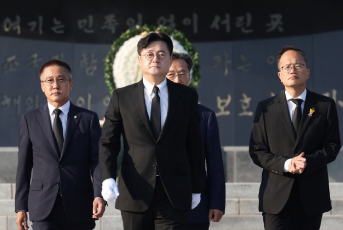 홍익표 『유인촌, 「김윤아 발언」 부적절···우린 이영애 「이승만 기부」 문제 안삼아』
