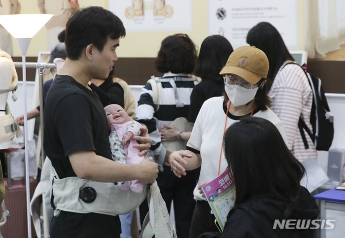 「18개월 이내 자녀」 부부, 모두 육아휴직 시 최대 3900만원 받는다
