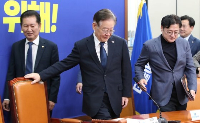 [속보] 이재명 『與무능·무책임에 경제 위협…민주당 단결·단합해야』
