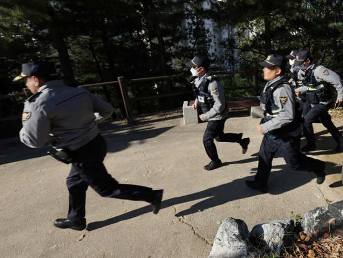 윤희근 경찰청장도 마약검사 받는다… 「마약경찰 파문」에 경찰간부 검사의무화