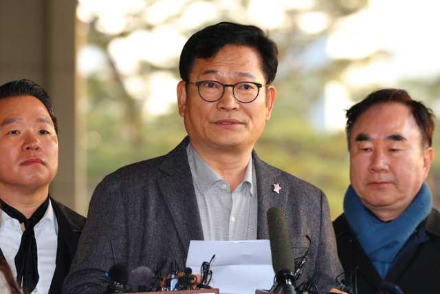 『빨리 소환해라』 자진출두쇼 벌인 송영길…막상 불렀더니「묵비권」