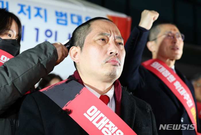 『의대증원 반대』 의료계 내홍…투쟁위원장 최대집 사퇴