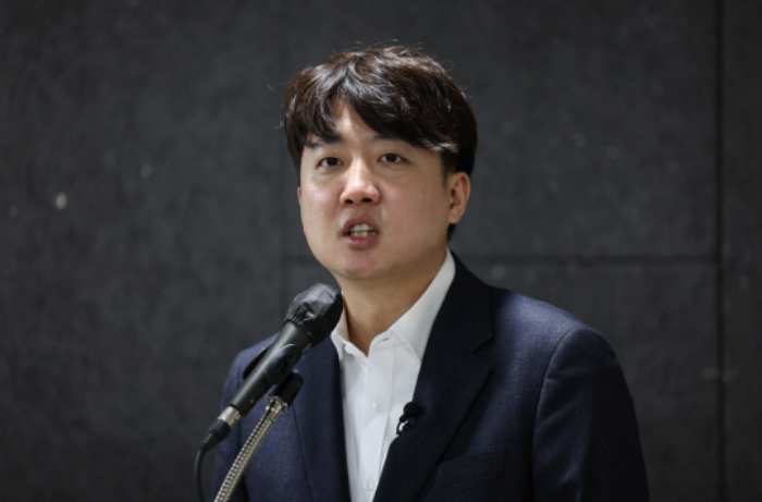 이준석, 反윤·탈보수로 기우나