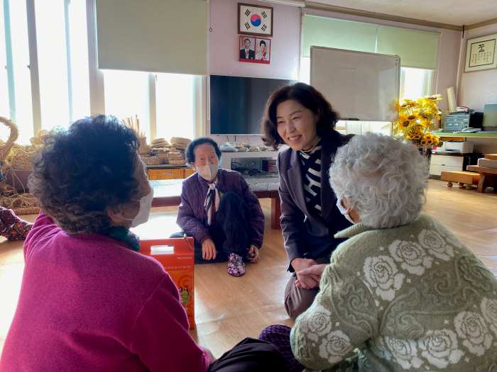 경남 밀양시 초동면, 갑진년 새해맞이 경로당 방문