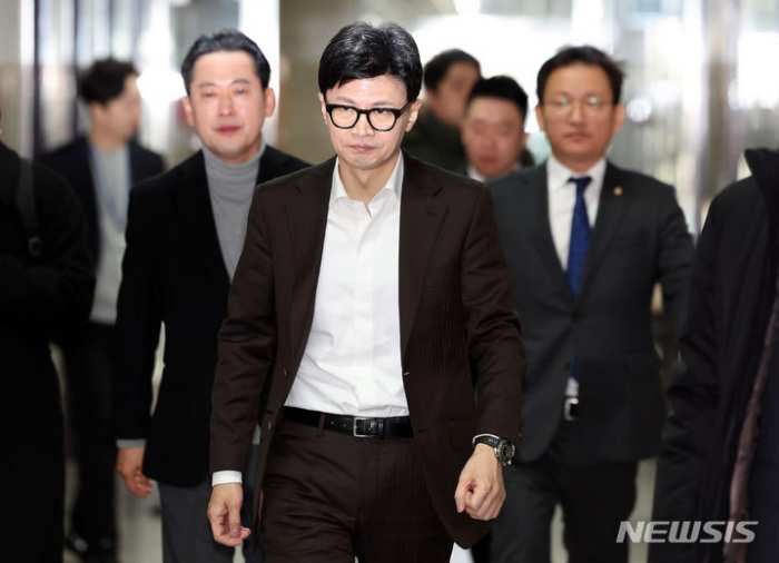 한동훈, 사퇴 방어로 「홀로서기」 일부 성과…갈등 불씨 남아