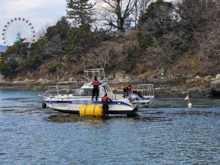 사천시 동서동 소재, 학섬 인근 해상서 모터보트 좌초…「승선원 7명 구조」