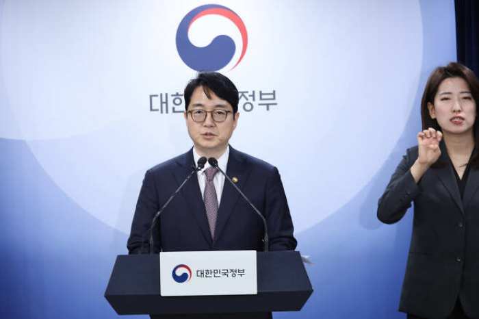 이번에도 「이명박근혜 대통합」 사면·복권…총선길까지 터줬다
