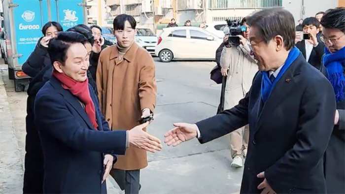 원희룡 『결국 오셨네』 이재명 『무슨 말인지』…명룡대전 첫날