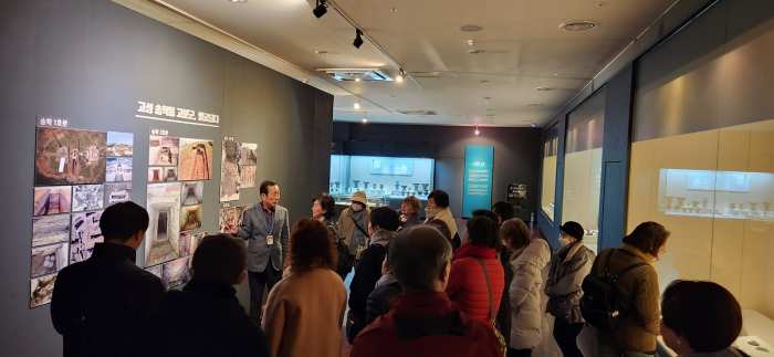 일본 관광객의 「고성 송학동 고분군」 향한 찬사 쏟아져
