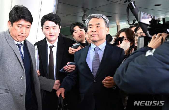 여, 이종섭 자진사퇴 압박 거세…『민간인 신분 수사받아야』
