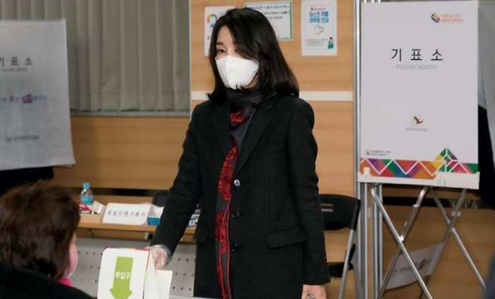 『어디서 뭐하시나』 『진퇴양난 자초』…김건희 여사 찾는 野