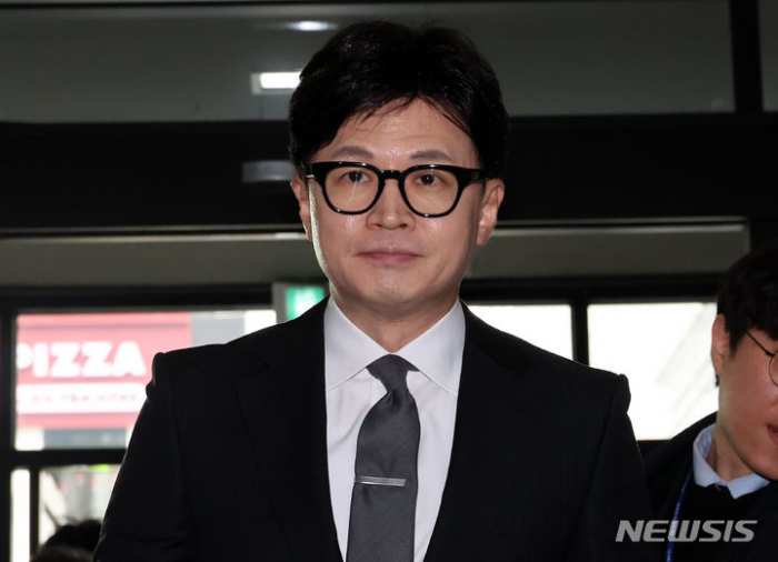 한동훈 『비대위원장직 물러난다…당 대표해 국민들께 사과』