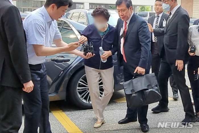 법무부, 「통장 잔고 위조」 尹장모 최은순 『가석방 불허』