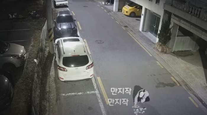 「한밤 길바닥에 현금다발이 우수수」…발견한 여고생이 한 행동