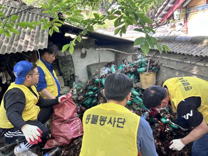경남 밀양시·은혜교회 등불봉사단 취약계층 대청소 봉사