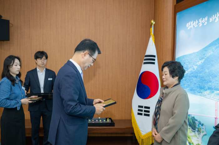 제52회 어버이날 기념, 남해군 삼동면 「장덕례 씨, 효행 실천 도지사 표창 수상」