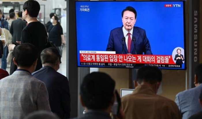 『尹 사과했지만 김건희·채상병 특검 거부 실망』… 분통 터진 시민들