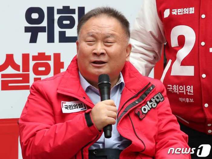 與이상민 『김여사 공개행보 尹 리더십에 문제…더 자중·근신해야』