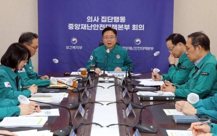 [속보] 정부 『개원의에 진료·휴진신고 명령…의협 공정거래법 위반 검토』