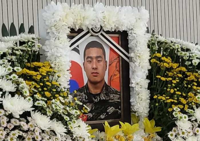 『지휘관들 책임져야』…채상병 모친, 경찰에 탄원서 제출