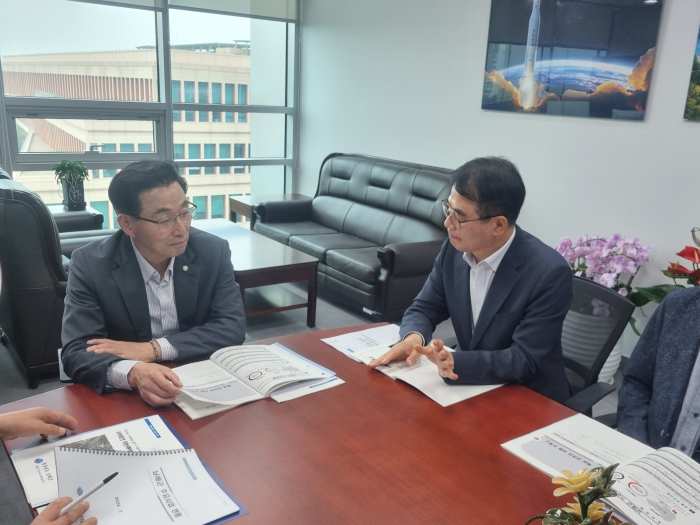 장충남 군수, 「2025년 주요사업 예산확보 위한 국회 방문」