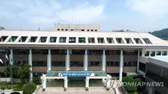 『동장이 따라주는 술 왜 안마셔』…女직원에게 입 속 술 뱉은 5급 공무원