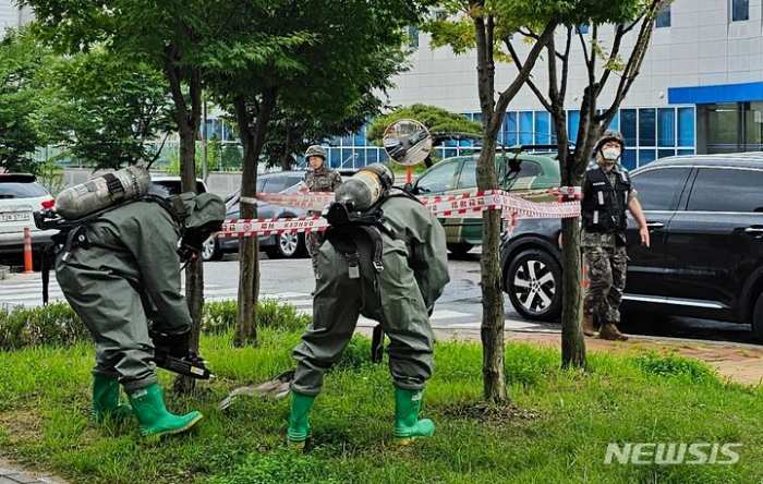 대통령실 청사 일대 북한 오물풍선 쓰레기 식별…처리완료