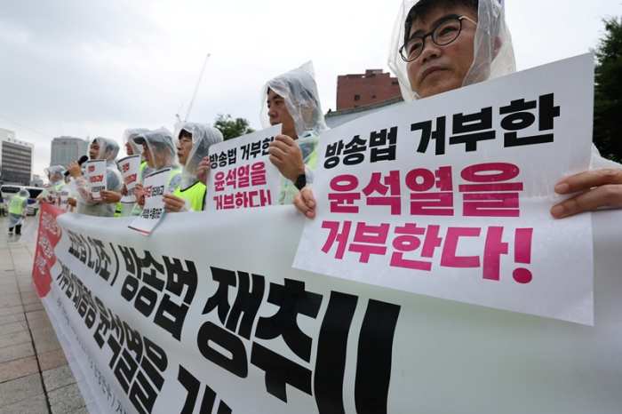 『노조법·방송법 거부, 꿈도 꾸지 말라』 노동시민사회, 도심서 철야농성 돌입