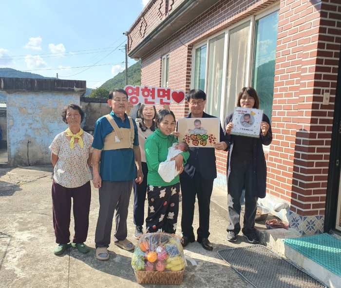 『안녕, 빛나는 세상을 더욱 기쁘게 할 찬희야 환영해!』