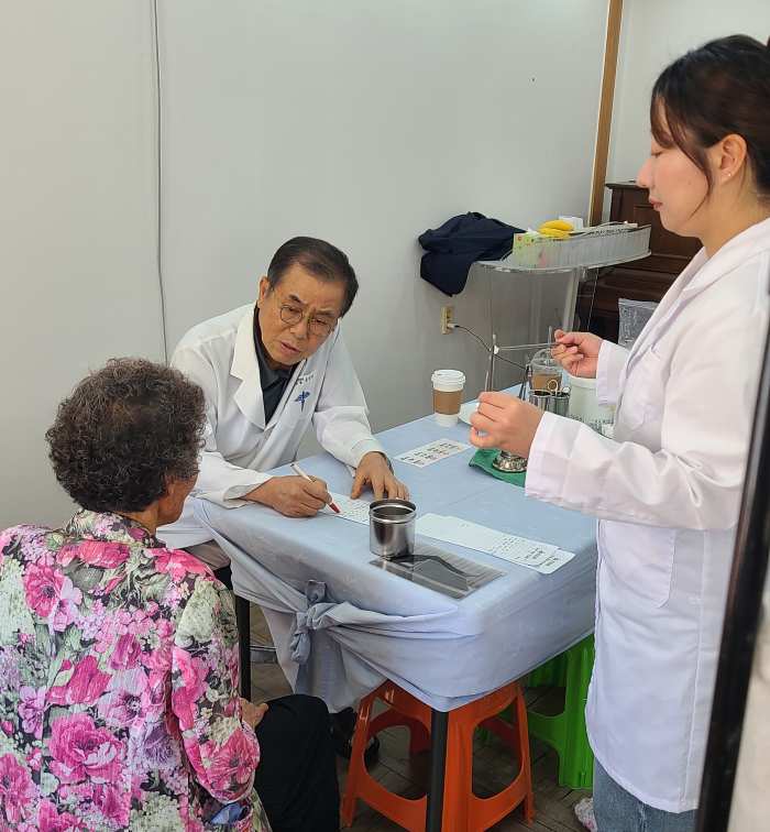 경남 창원시 윤병원, 「삼산면민을 위한 꾸준한 의료봉사」 실천