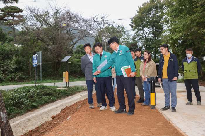경남 고성군, 도내 최초 임도사업과 연계한 황토맨발걷기길 조성