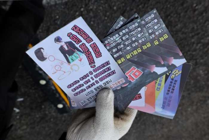 『핵주먹 맞을 줄 알라』 北 오물풍선, 대통령 청사 낙하