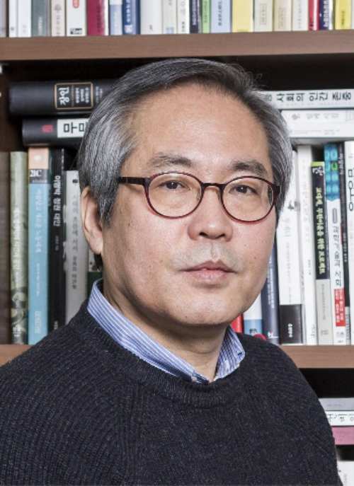 「尹대통령 훈장 거부 또 나왔다」…교사 2명 『현 정부 포상 안받겠다』