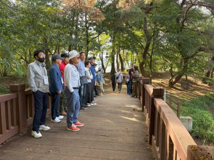 20251025-밀양시, ‘전입자 웰컴투어’운영... 새 시민 환영(1)