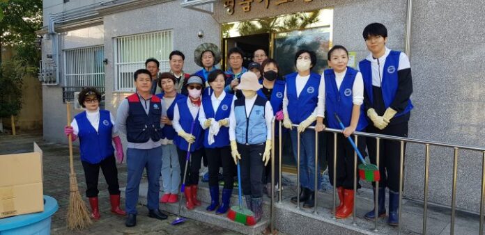 4-4 한국자유총연맹 고성군지회, 고성읍 화재 발생지 청소 봉사 실시 2